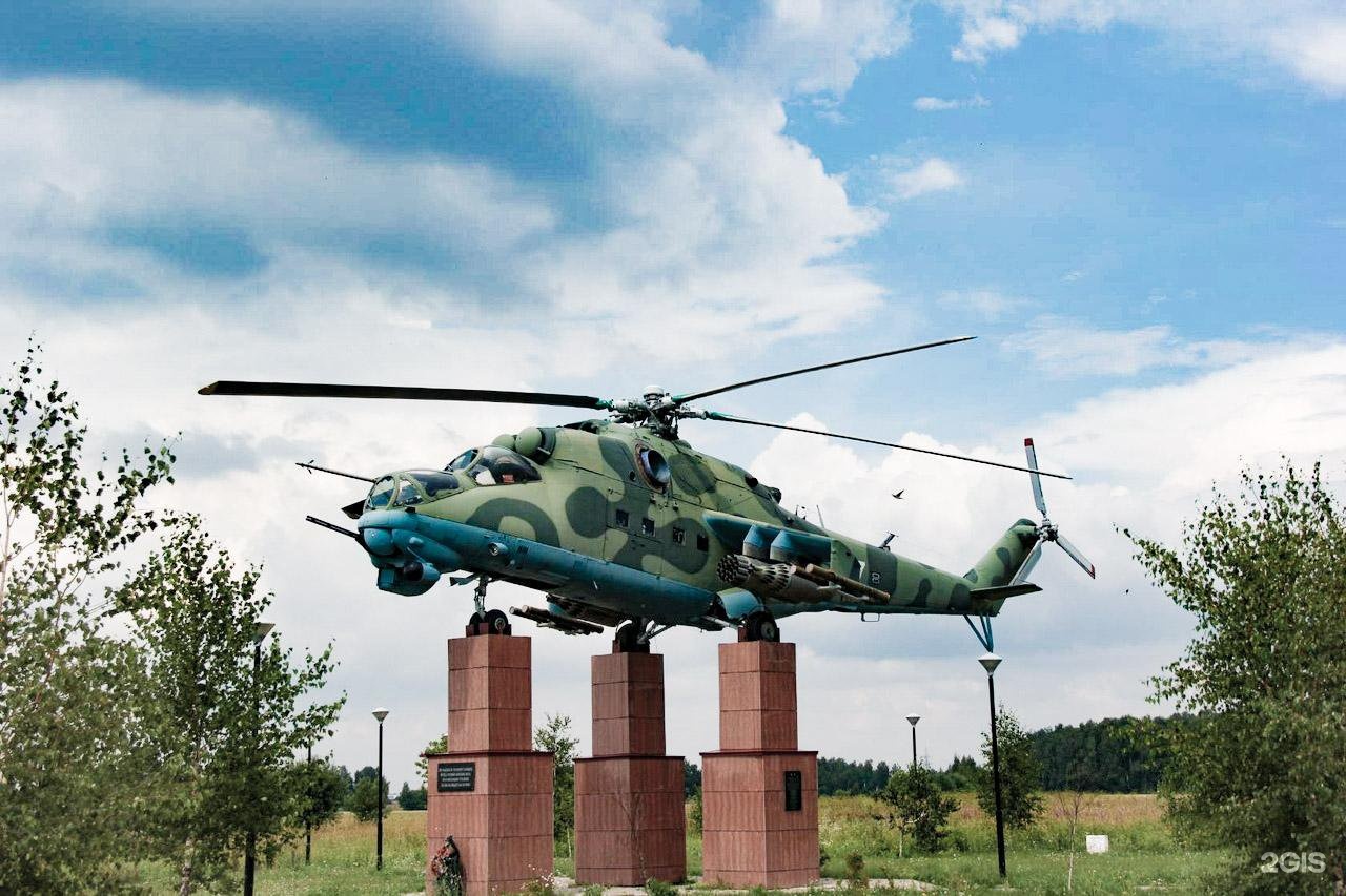 Вертолет Ми–24В в сквере Авиаторов.