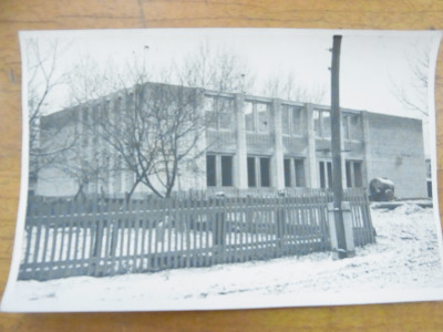 Здание Бабынинского сельского совета на этапе строительства.